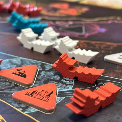 Arcs: Conflitti e Collasso nell'Orlo